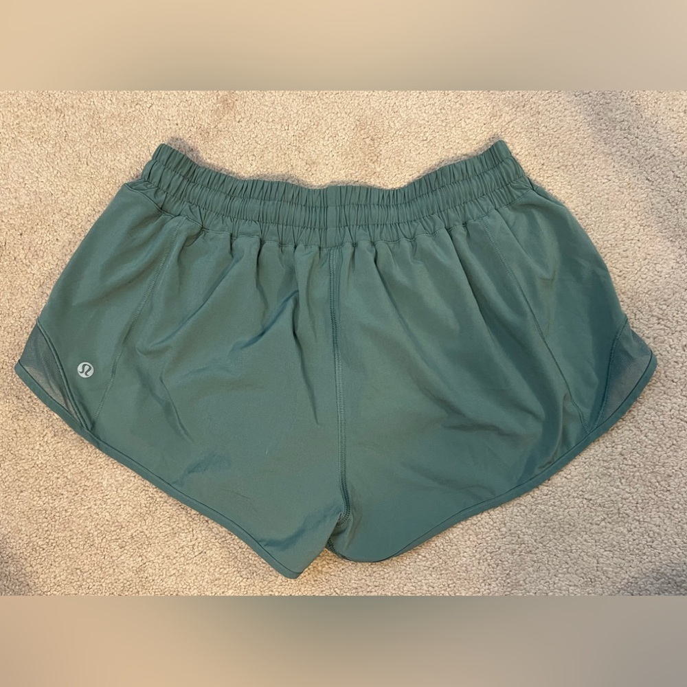 Lululemon Hotty Hot Low-Rise Lined Short 2.5"